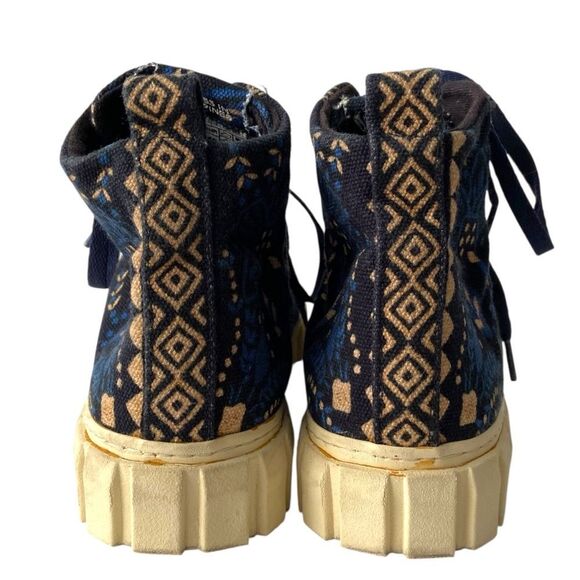 Farm Rio Black and Blue Macaw Forest Flatform High Top Sneaker in Size EU 40 - Picture 5 of 11